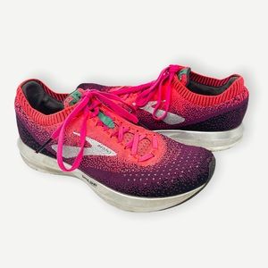 GUC. Brooks Levitate 2 pink knit running shoes, 9